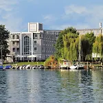Отель Am Schloss Koepenick By Golden Tulip 3*