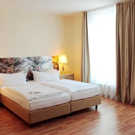 Отель Am Schloss Koepenick By Golden Tulip 3*