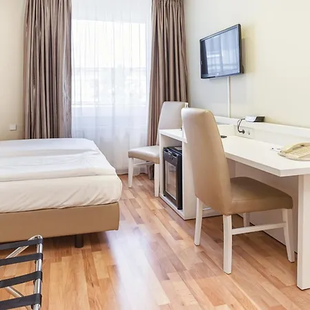 Отель Am Schloss Koepenick By Golden Tulip Берлин