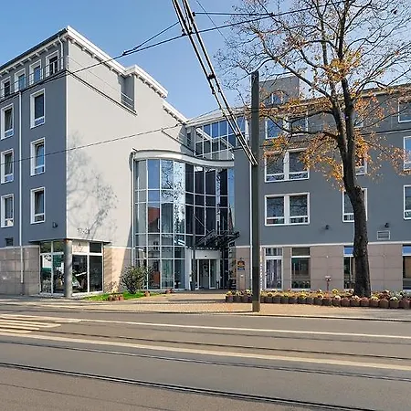 金郁金香克佩尼克北欧酒店 3*