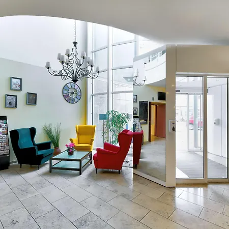 金郁金香克佩尼克北欧酒店 3*