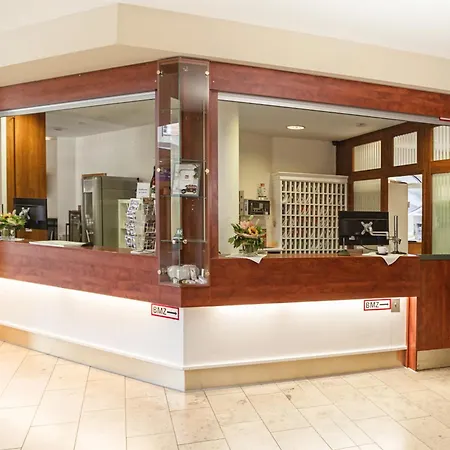 金郁金香克佩尼克北欧酒店 3*