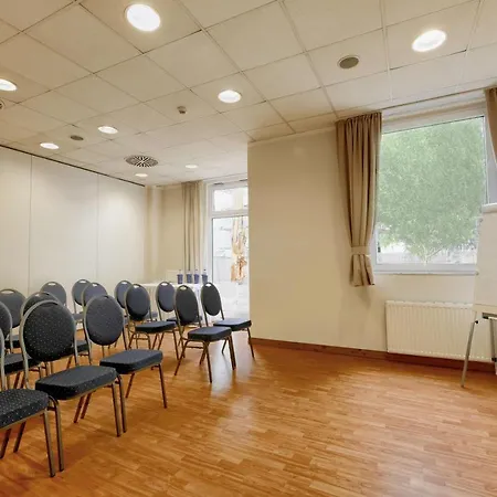 Hotel Am Schloss Koepenick By Golden Tulip 3*