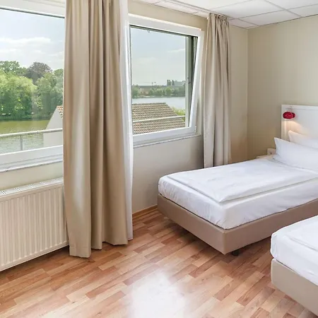 Am Schloss Koepenick By Golden Tulip Hotel