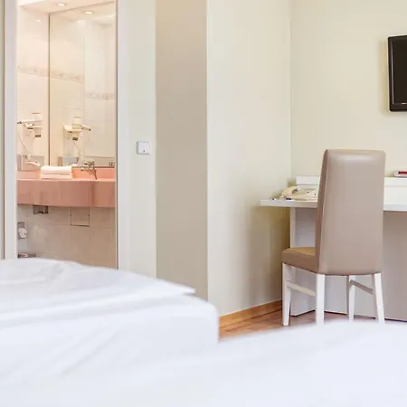 Otel Am Schloss Koepenick By Golden Tulip